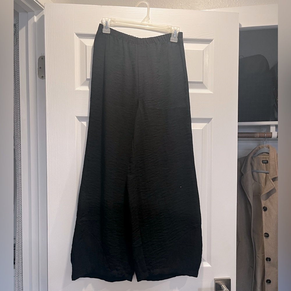 Kiyo ultra wide-leg barrel fit linen/gauze effect pants. Size: xs. Worn once.